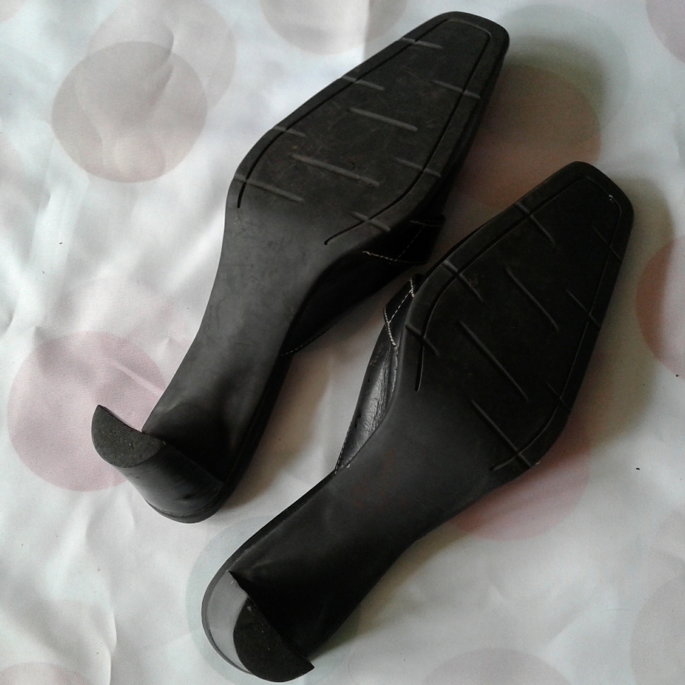 Shoes - Picture 3 of 6